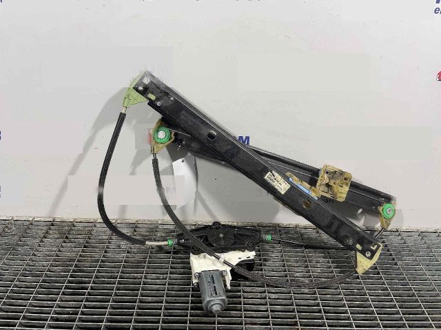 bontott AUDI A4 B8 Jobb első Ablakemelő Szerkezet (Elektromos)