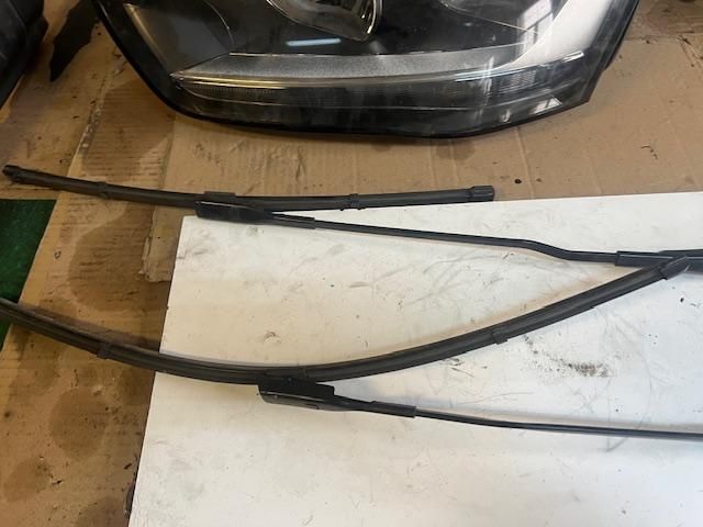 bontott AUDI A4 B8 Jobb első Ablaktörlő Kar