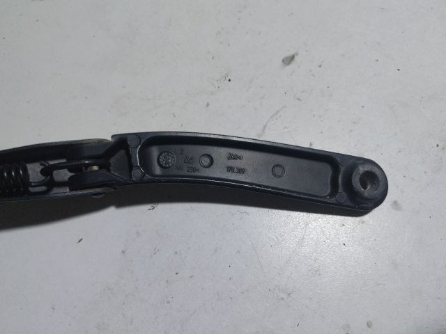 bontott AUDI A4 B8 Jobb első Ablaktörlő Kar