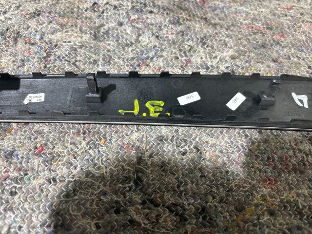 bontott AUDI A4 B8 Jobb első Ajtó Díszléc