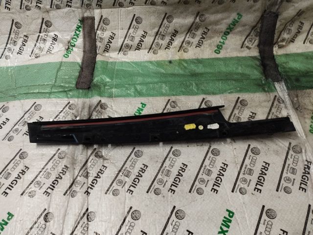 bontott AUDI A4 B8 Jobb első Ajtó Díszléc