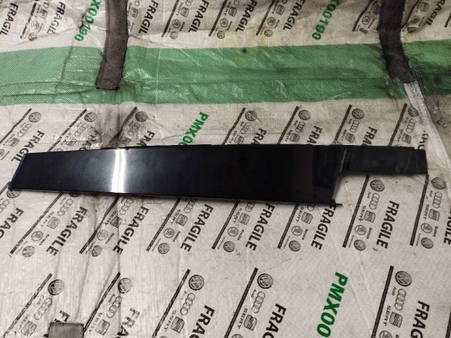 bontott AUDI A4 B8 Jobb első Ajtó Díszléc