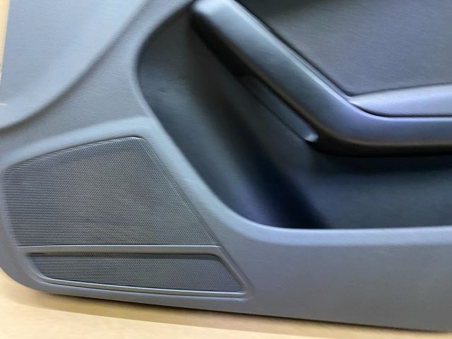 bontott AUDI A4 B8 Jobb első Ajtó Kárpit