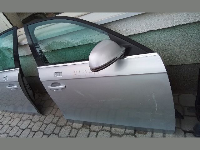 bontott AUDI A4 B8 Jobb első Ajtó (Részeivel)