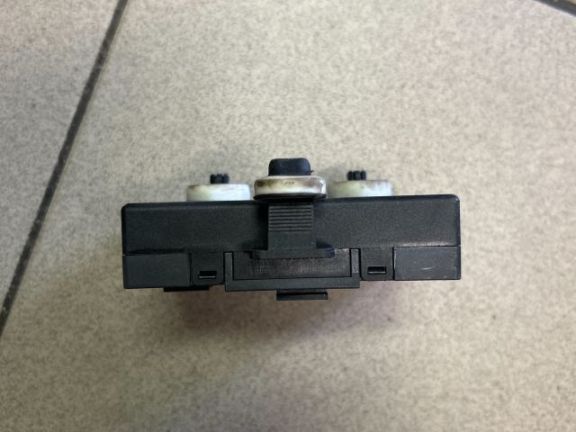 bontott AUDI A4 B8 Jobb első Ajtó Vezérlőegység