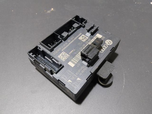 bontott AUDI A4 B8 Jobb első Ajtó Vezérlőegység