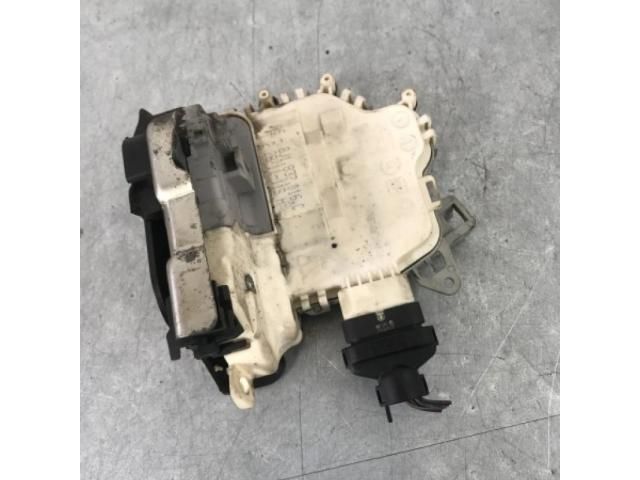 bontott AUDI A4 B8 Jobb első Ajtózár