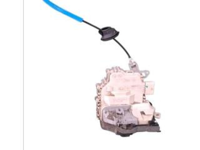 bontott AUDI A4 B8 Jobb első Ajtózár