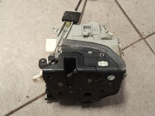 bontott AUDI A4 B8 Jobb első Ajtózár