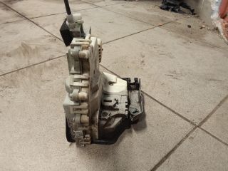 bontott AUDI A4 B8 Jobb első Ajtózár