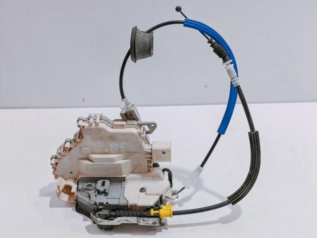 bontott AUDI A4 B8 Jobb első Ajtózár