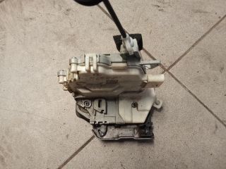 bontott AUDI A4 B8 Jobb első Ajtózár