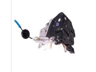 bontott AUDI A4 B8 Jobb első Ajtózár