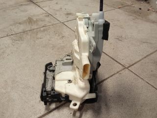 bontott AUDI A4 B8 Jobb első Ajtózár