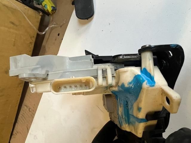 bontott AUDI A4 B8 Jobb első Ajtózár