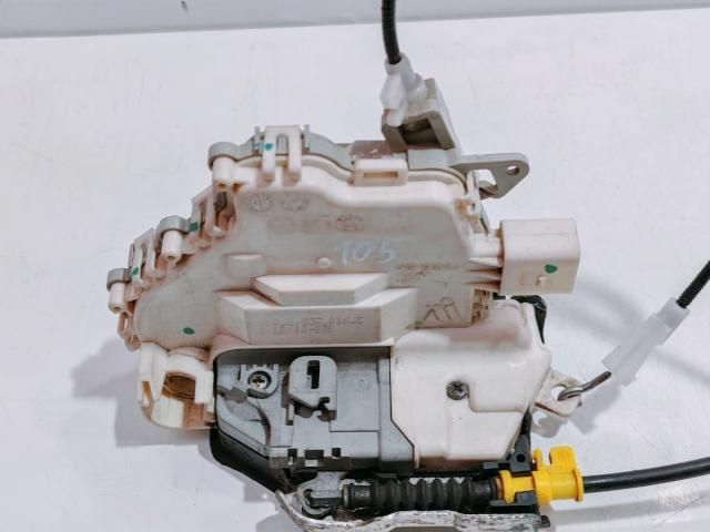 bontott AUDI A4 B8 Jobb első Ajtózár