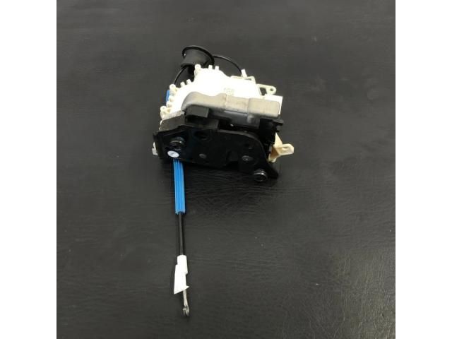 bontott AUDI A4 B8 Jobb első Ajtózár