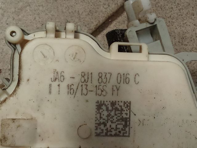 bontott AUDI A4 B8 Jobb első Ajtózár