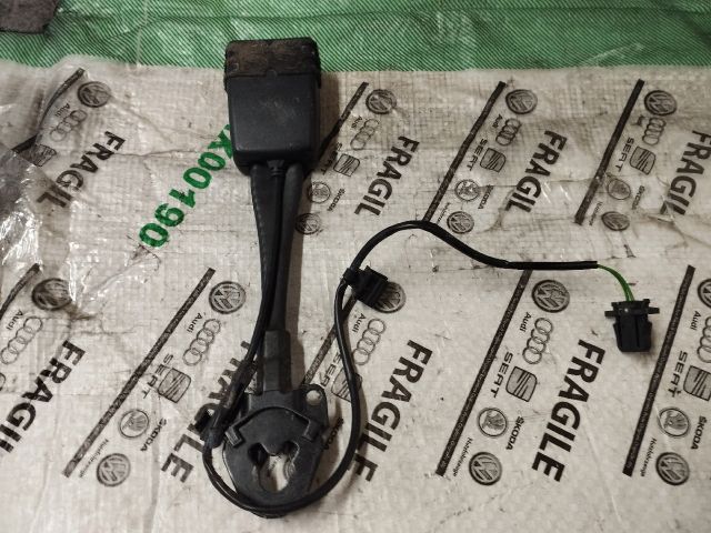 bontott AUDI A4 B8 Jobb első Biztonsági Öv Csat