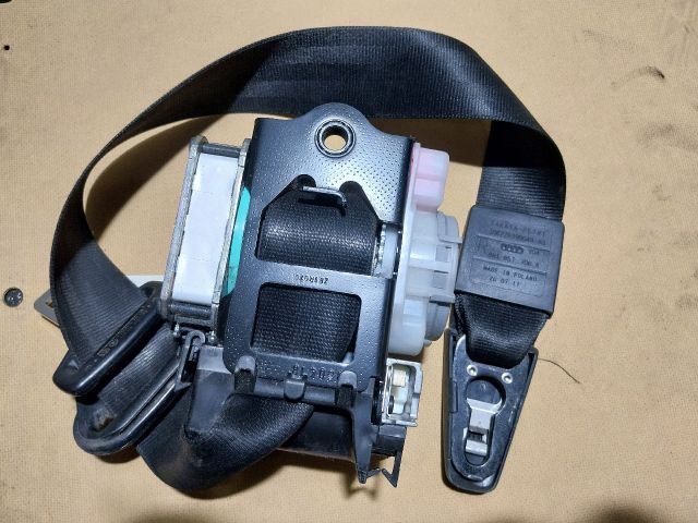 bontott AUDI A4 B8 Jobb első Biztonsági Öv