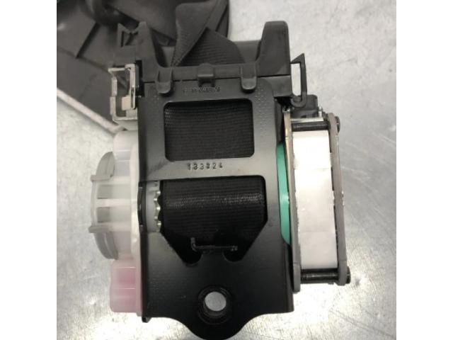 bontott AUDI A4 B8 Jobb első Biztonsági Öv