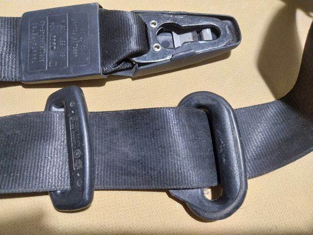 bontott AUDI A4 B8 Jobb első Biztonsági Öv