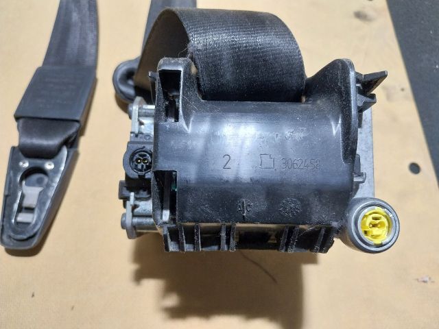 bontott AUDI A4 B8 Jobb első Biztonsági Öv