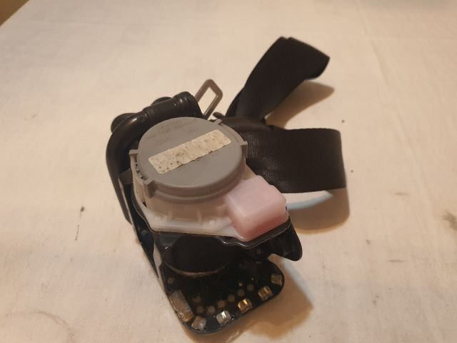 bontott AUDI A4 B8 Jobb első Biztonsági Öv