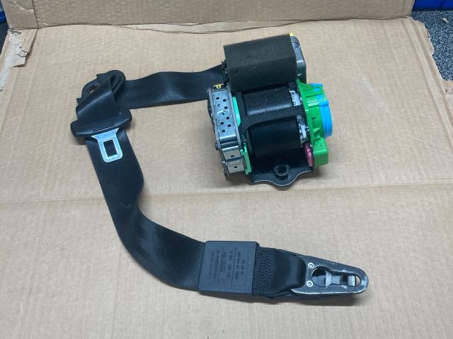 bontott AUDI A4 B8 Jobb első Biztonsági Öv