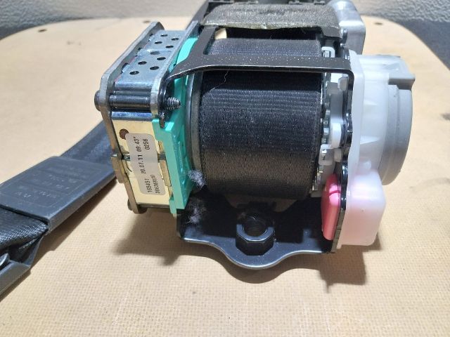 bontott AUDI A4 B8 Jobb első Biztonsági Öv