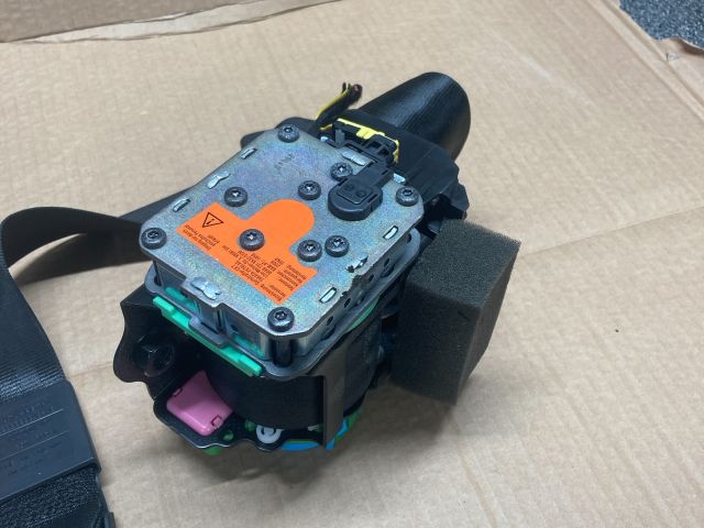 bontott AUDI A4 B8 Jobb első Biztonsági Öv