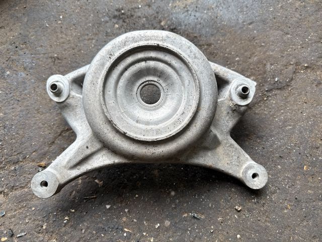 bontott AUDI A4 B8 Jobb első Felső Rugótányér