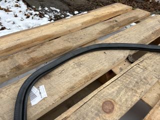 bontott AUDI A4 B8 Jobb első Gumikéder