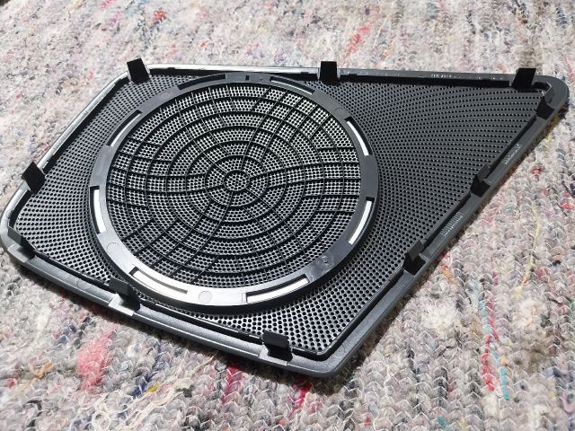 bontott AUDI A4 B8 Jobb első Hangszóró Burkolat