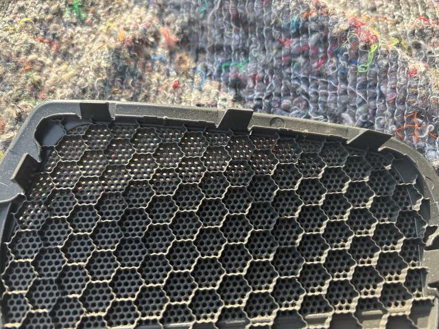 bontott AUDI A4 B8 Jobb első Hangszóró Burkolat