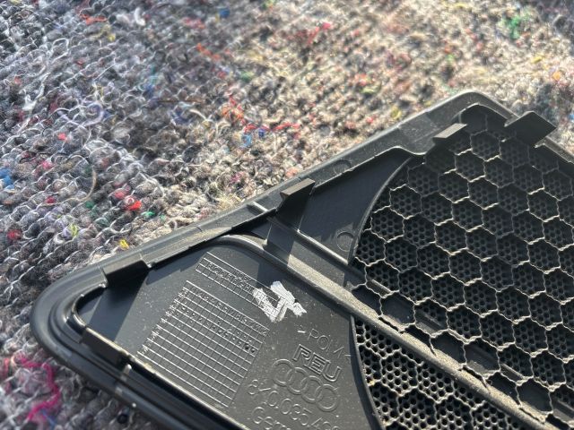 bontott AUDI A4 B8 Jobb első Hangszóró Burkolat