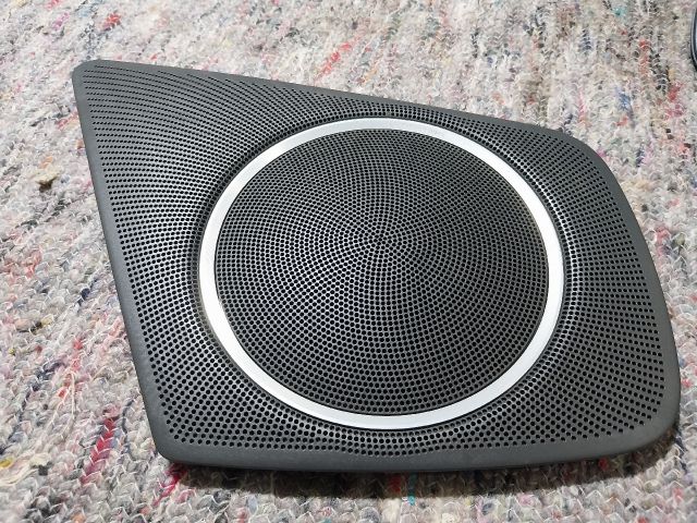 bontott AUDI A4 B8 Jobb első Hangszóró Burkolat