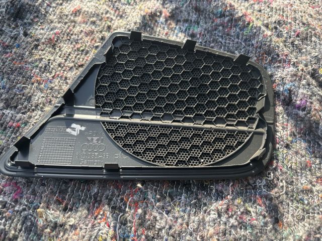 bontott AUDI A4 B8 Jobb első Hangszóró Burkolat