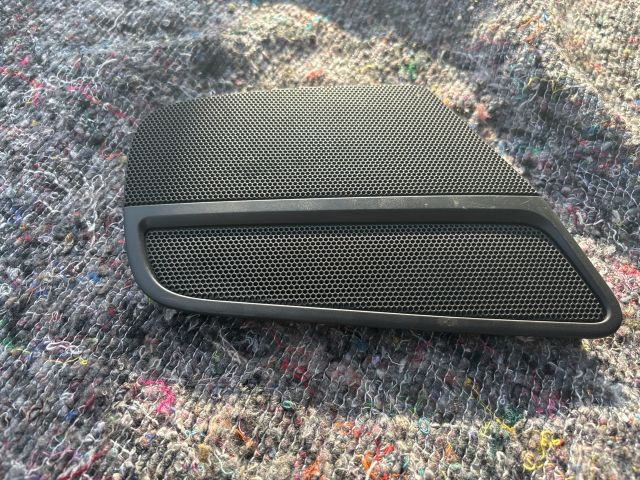bontott AUDI A4 B8 Jobb első Hangszóró Burkolat