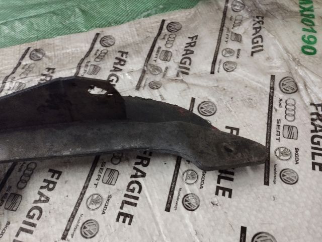 bontott AUDI A4 B8 Jobb első Koptató