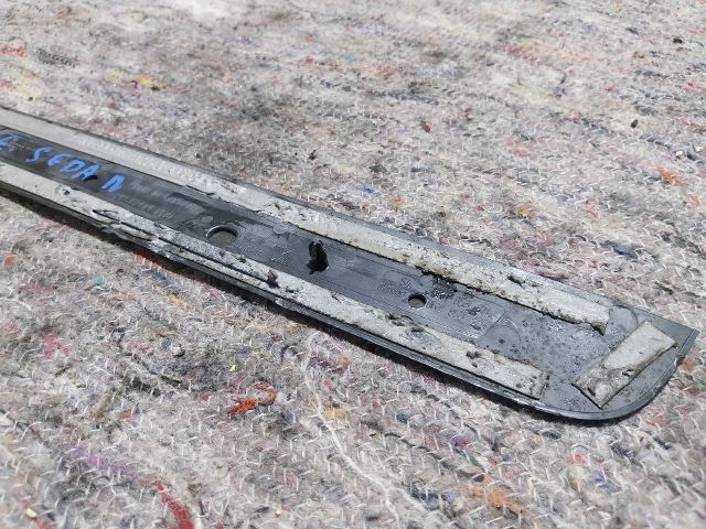 bontott AUDI A4 B8 Jobb első Küszöb Díszléc