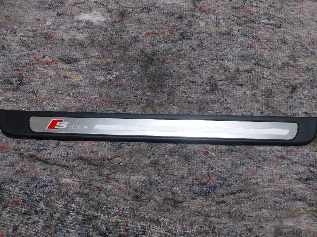 bontott AUDI A4 B8 Jobb első Küszöb Díszléc