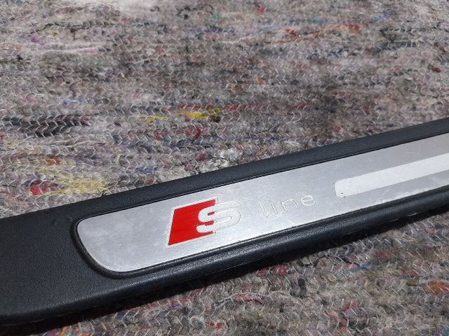 bontott AUDI A4 B8 Jobb első Küszöb Díszléc