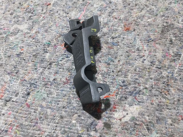 bontott AUDI A4 B8 Jobb első Lökhárító Tartó (Műanyag)