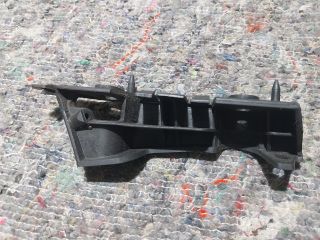 bontott AUDI A4 B8 Jobb első Lökhárító Tartó (Műanyag)