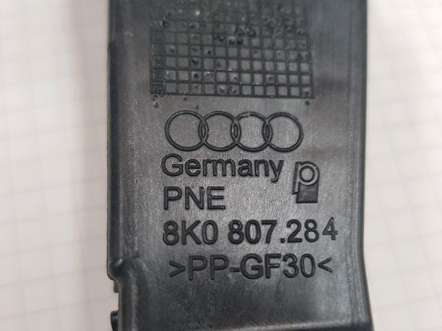 bontott AUDI A4 B8 Jobb első Lökhárító Tartó (Műanyag)