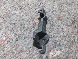 bontott AUDI A4 B8 Jobb első Lökhárító Tartó (Műanyag)