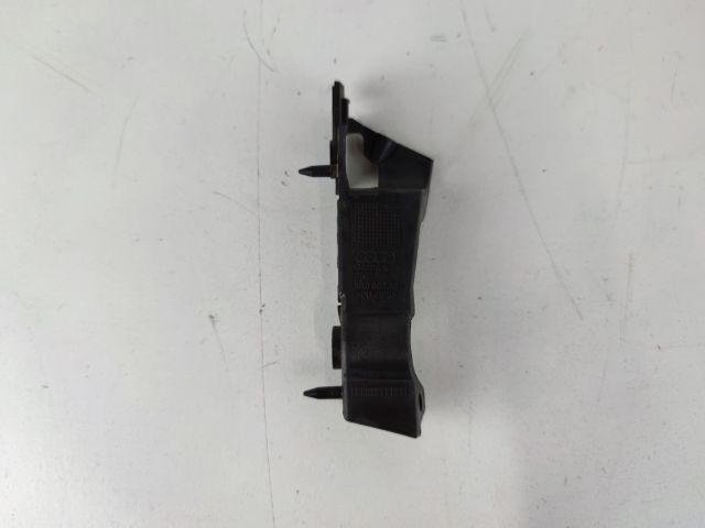 bontott AUDI A4 B8 Jobb első Lökhárító Tartó (Műanyag)