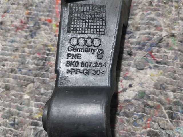 bontott AUDI A4 B8 Jobb első Lökhárító Tartó (Műanyag)