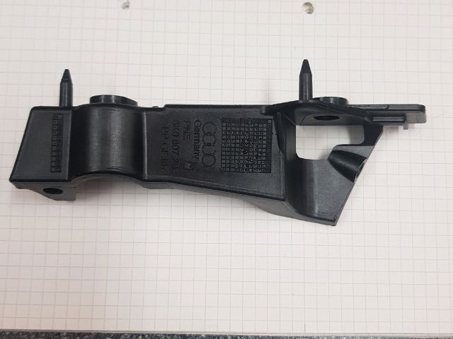 bontott AUDI A4 B8 Jobb első Lökhárító Tartó (Műanyag)